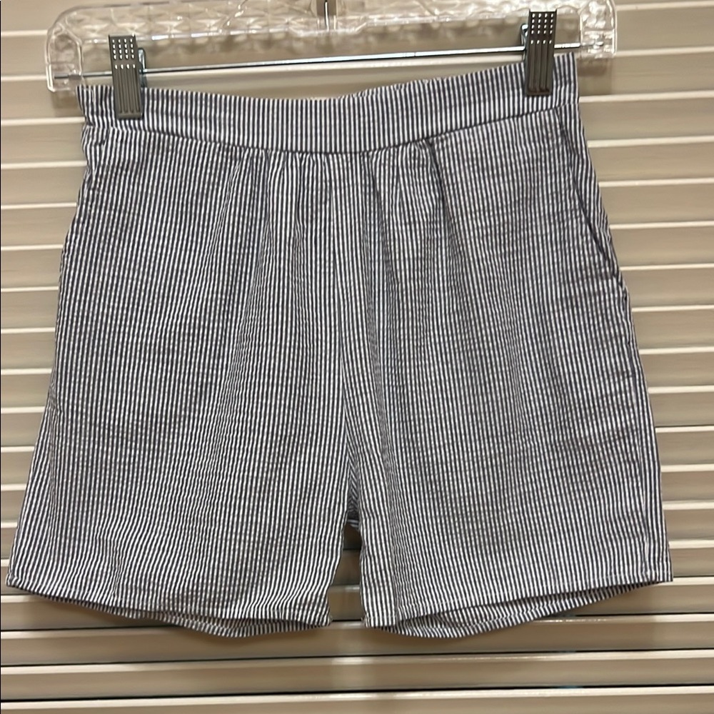 GB Girls Navy and White Pin-Striped Shorts, Size Large, EUC